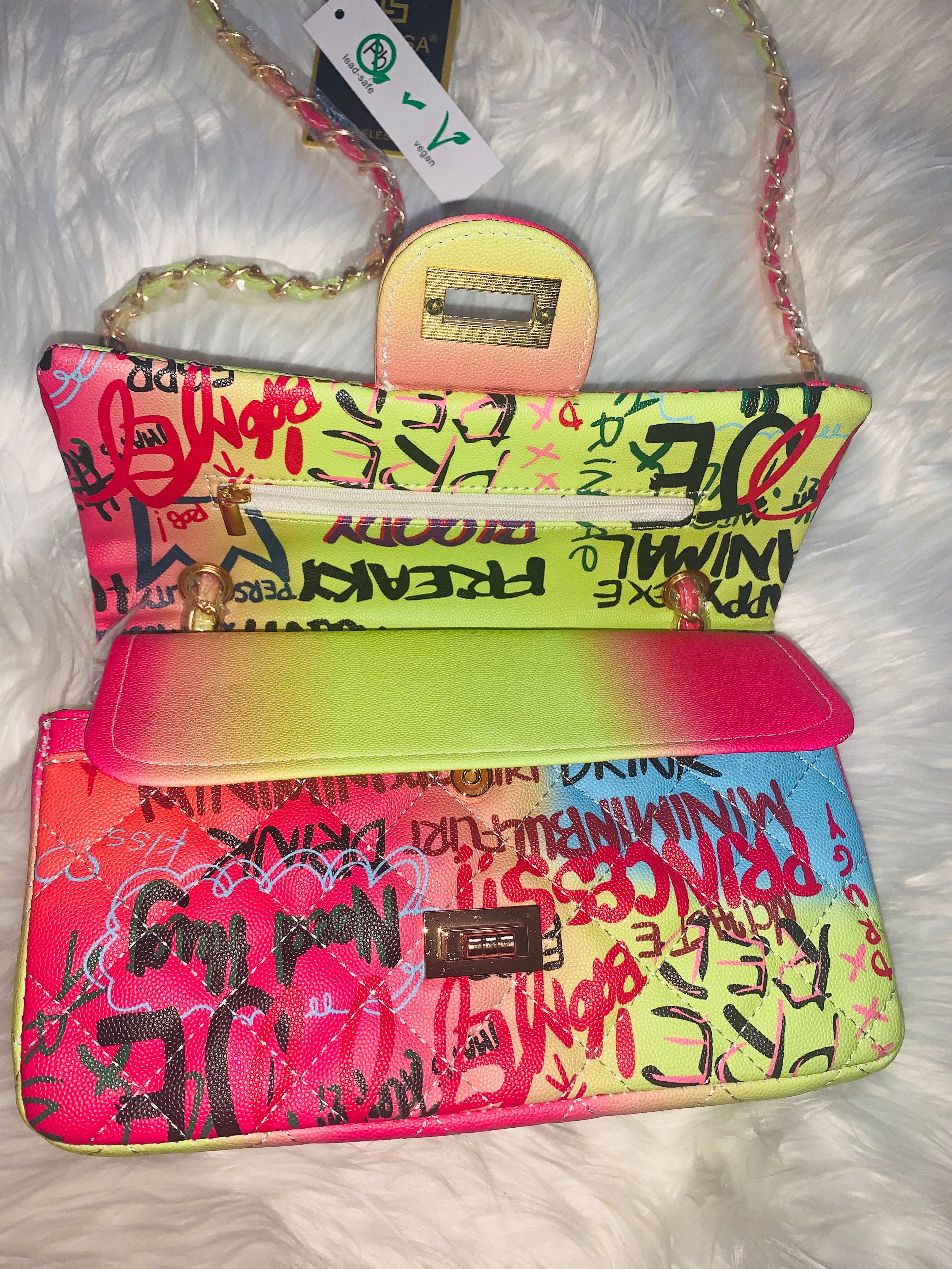 GRAFFITI PRINT PURSE - Tamaracloset