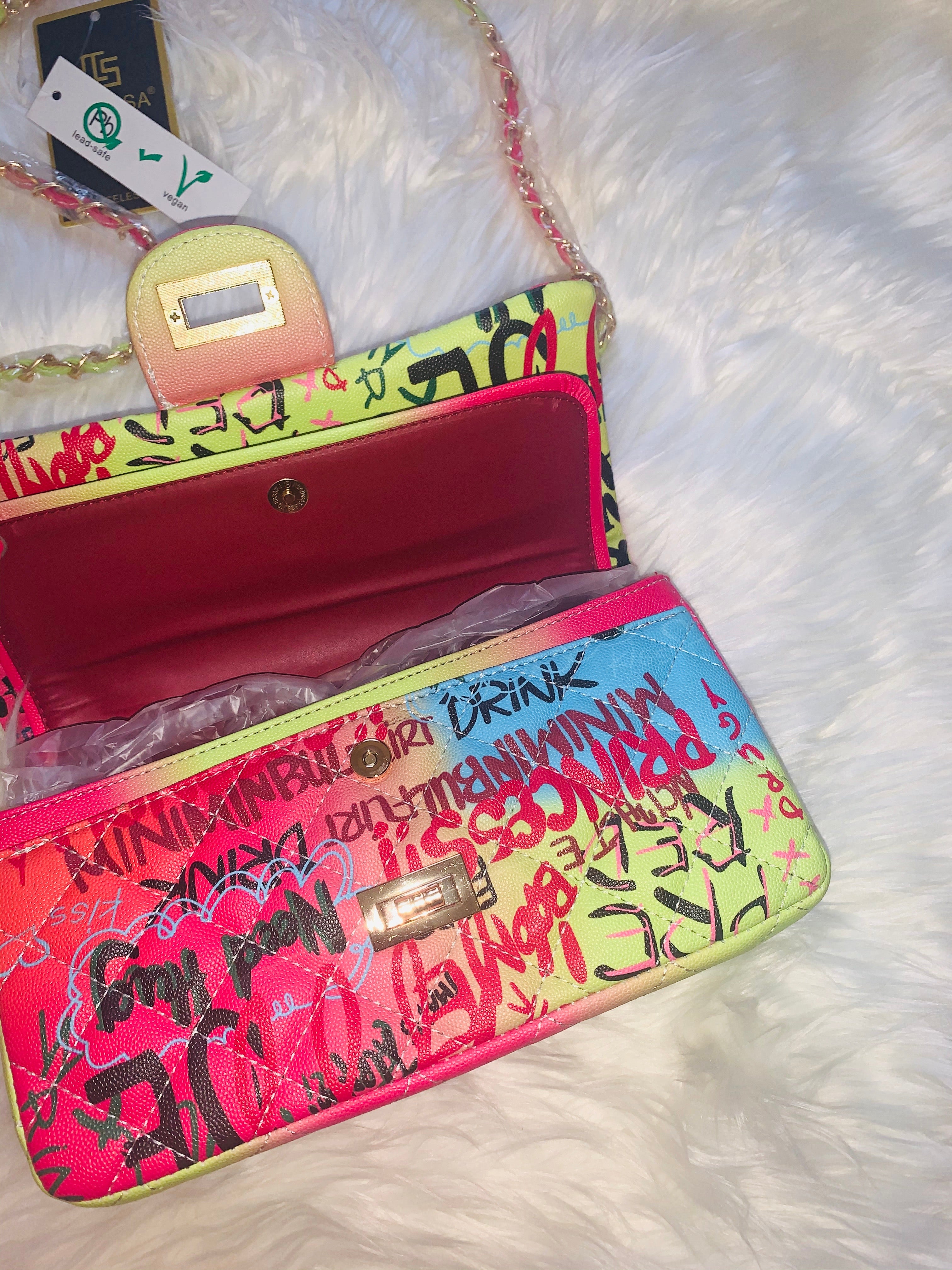 GRAFFITI PRINT PURSE - Tamaracloset