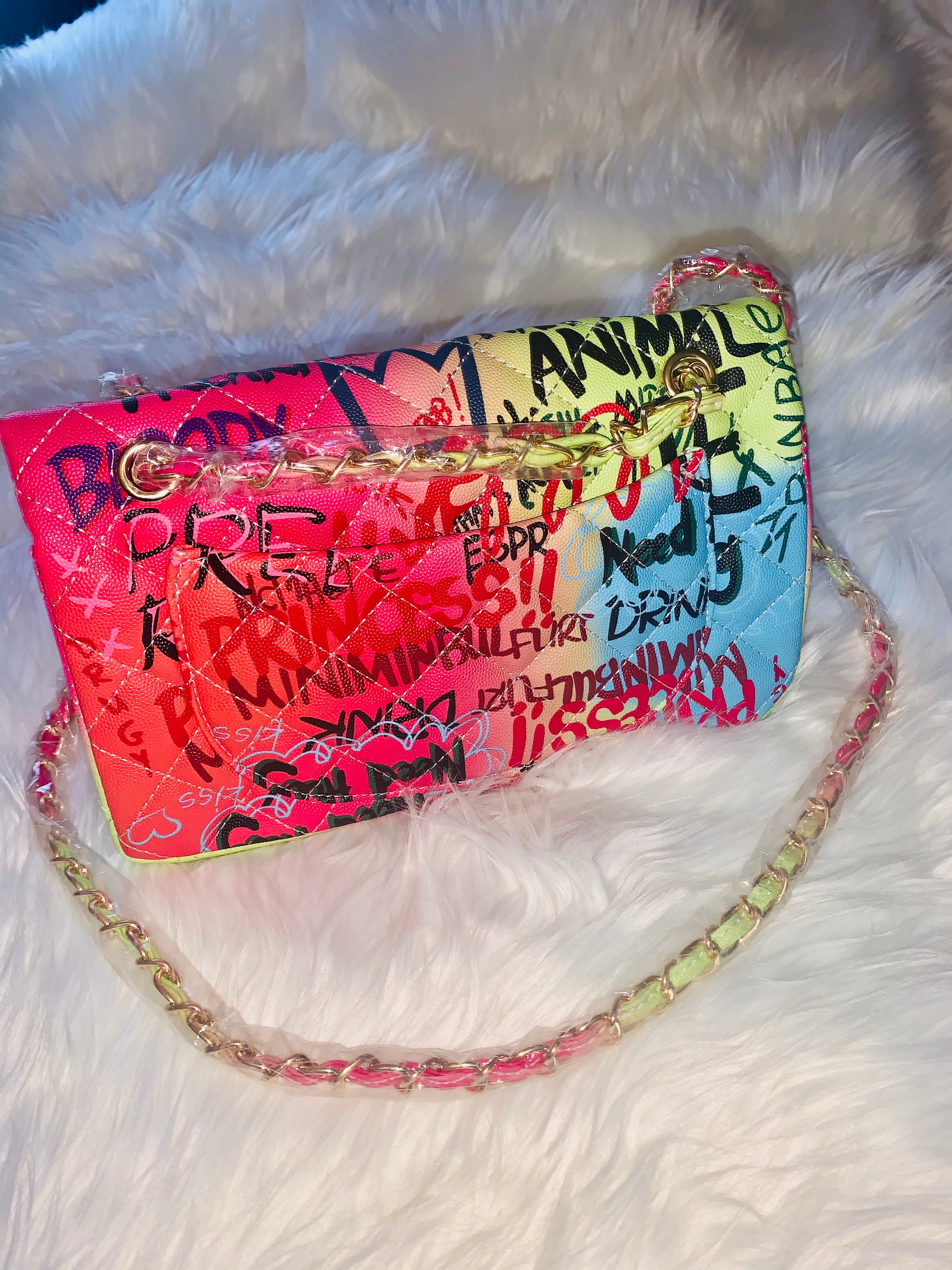 GRAFFITI PRINT PURSE - Tamaracloset