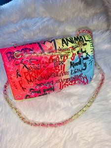 GRAFFITI PRINT PURSE - Tamaracloset
